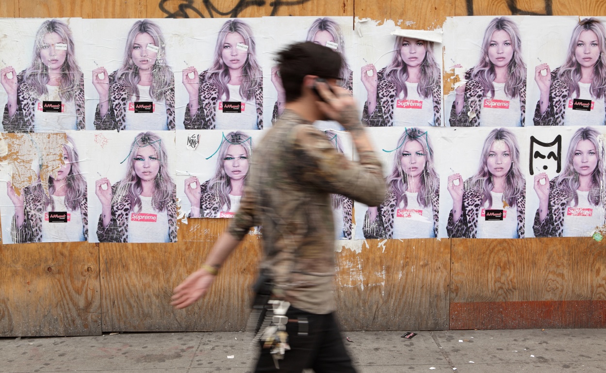 Kate Moss jako ideál krásy na plakátu